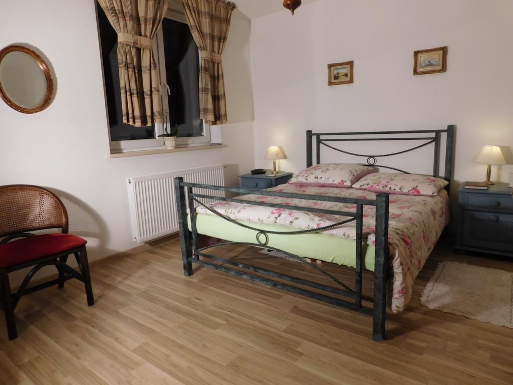 Agroturystyka Pod Czarna Sosna Bialy Lug Extérieur photo